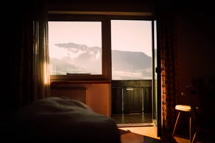How to Compare Hotel Stays Inside a Uttarakhand Tour Package